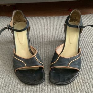 Vintage Italian chunky 90s navy heels
